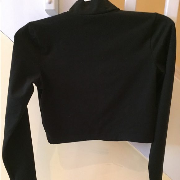 **SOLD**Abercrombie & Fitch Long Sleeve Crop Top - Picture 7 of 8